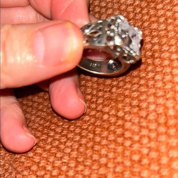 Stunning Silver Ring with Clear Gemstone - Picture 2 of 7